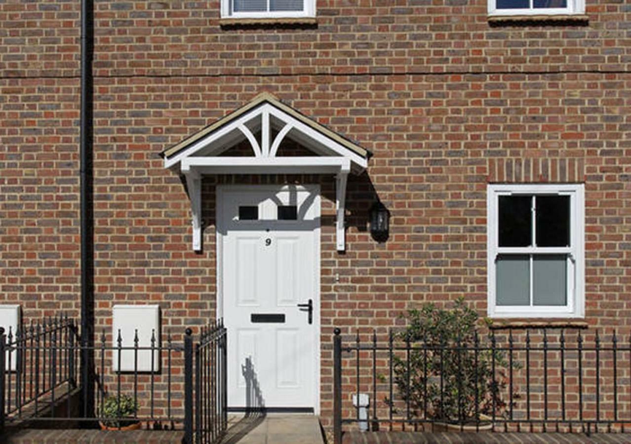 D&E Homestay Wallingford Exterior photo